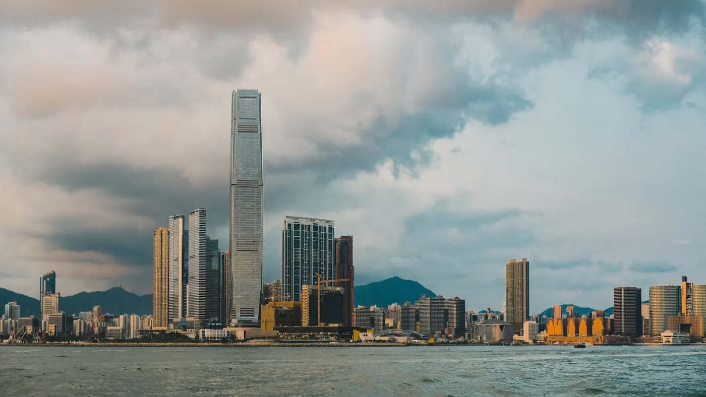 維多利亞港望向香港天際線